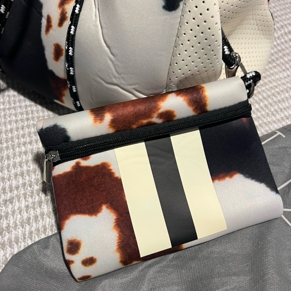 Stylish Cow Print Tote Bag - Picture 6 of 10